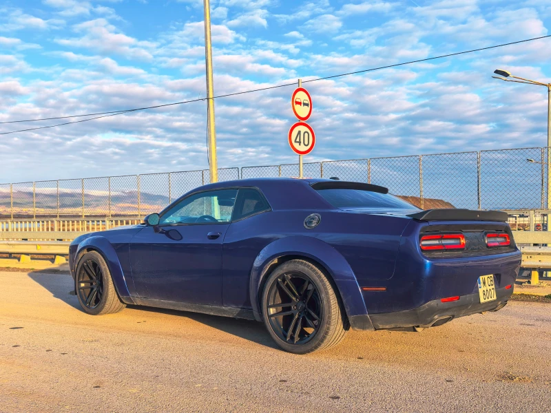 Dodge Challenger 5.7 R/T, снимка 2 - Автомобили и джипове - 52453682