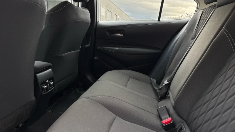 Toyota Corolla 1.5 TNGA CVT, снимка 13 - Автомобили и джипове - 53165648