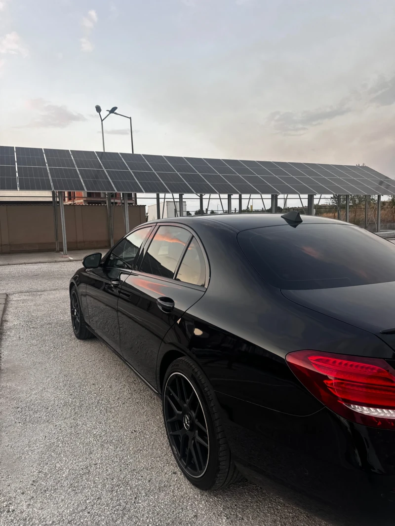 Mercedes-Benz E 220, снимка 6 - Автомобили и джипове - 53567160