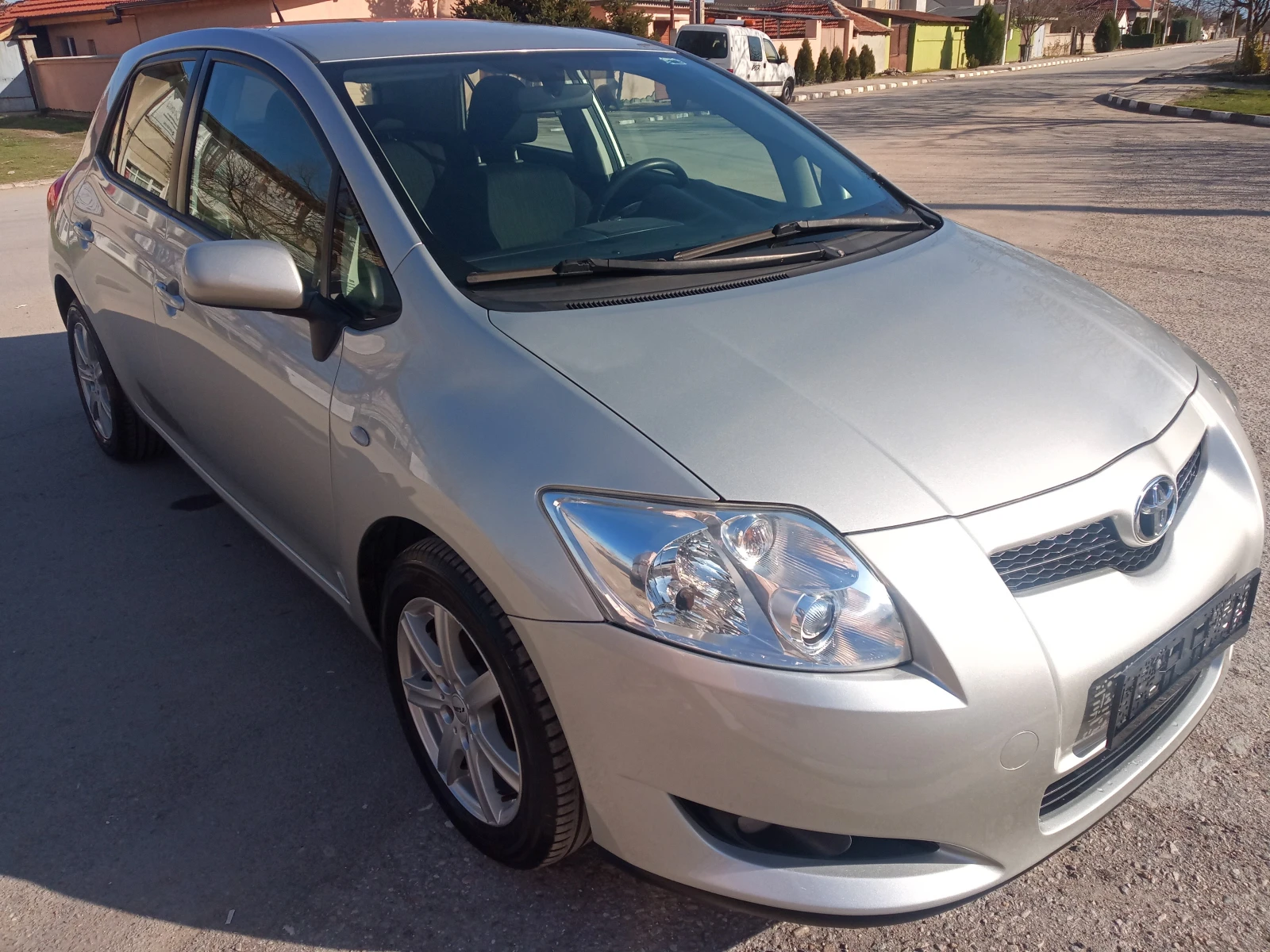 Toyota Auris 1.4vvti 97ch - изображение 3