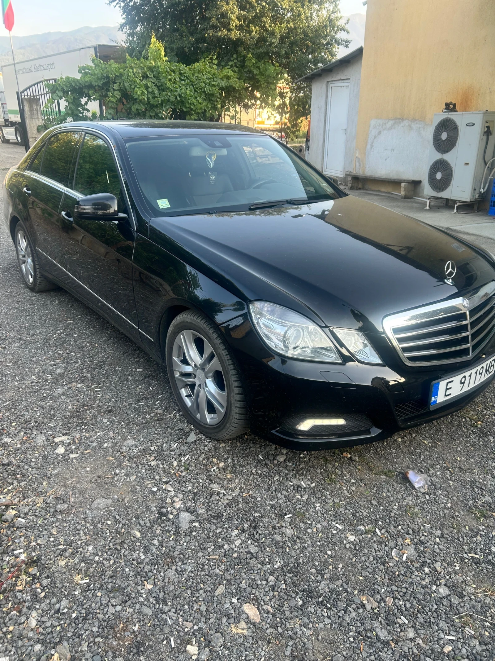 Mercedes-Benz E 350 4 MATIC - изображение 2