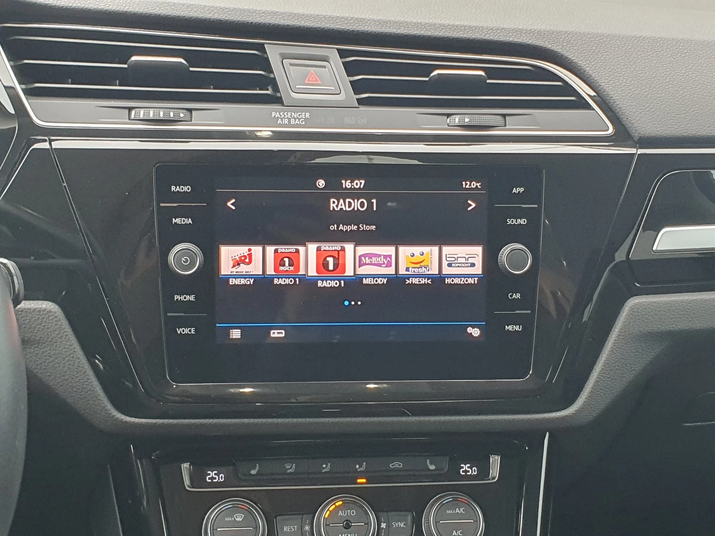 VW Touran Highline 1.5 TSI OPF DSG - изображение 8