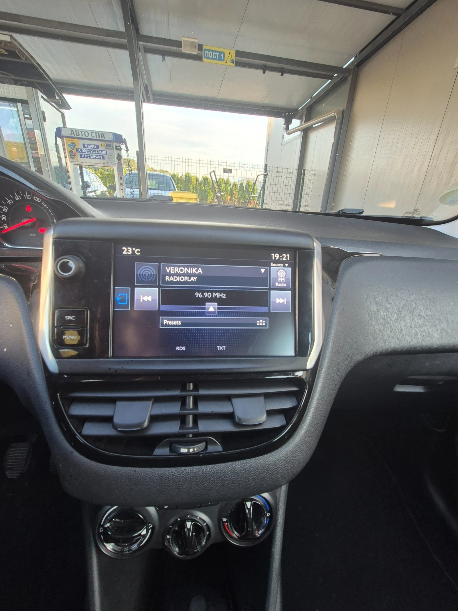 Peugeot 208, снимка 4 - Автомобили и джипове - 54580469