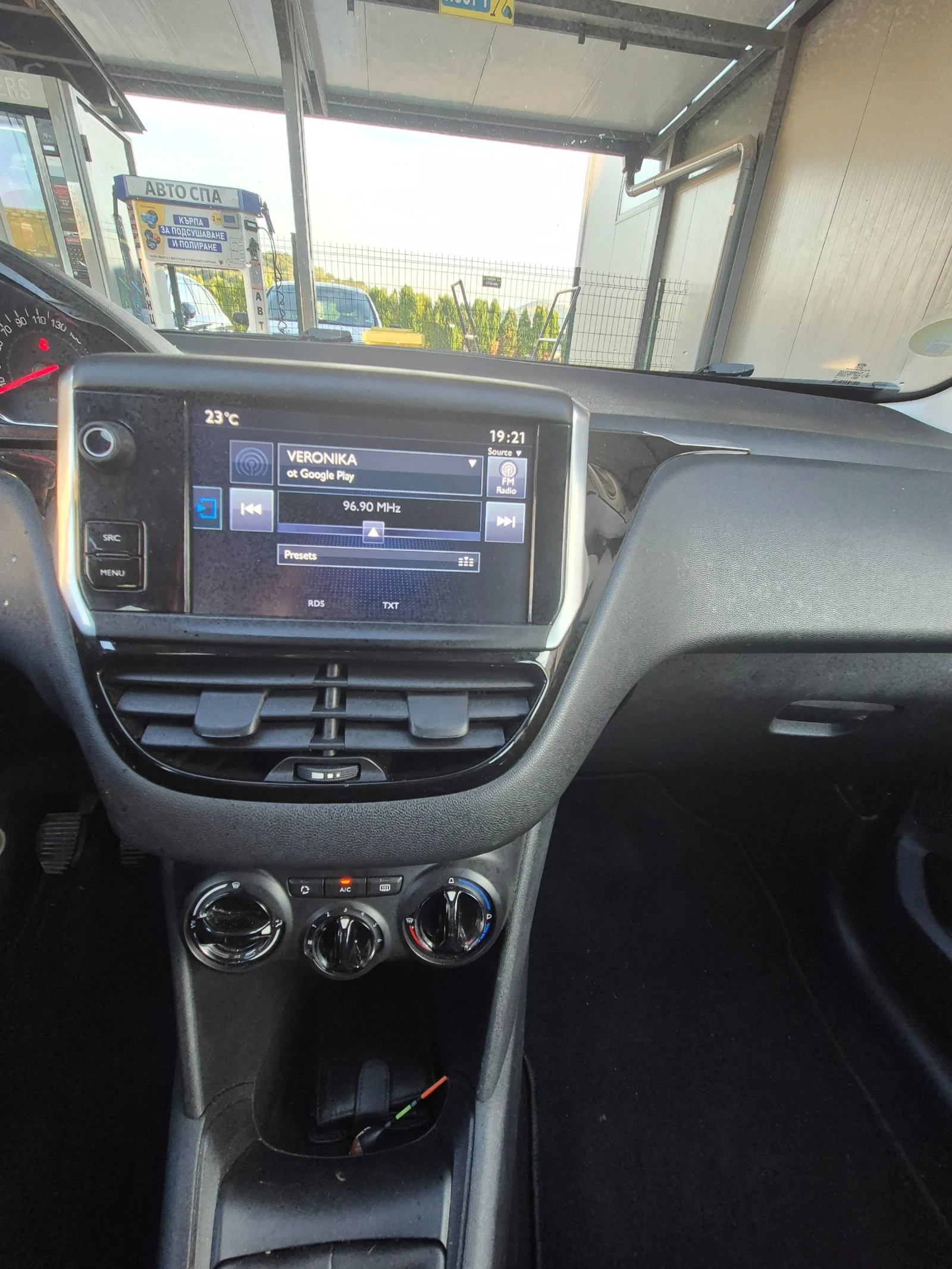 Peugeot 208, снимка 6 - Автомобили и джипове - 54580469