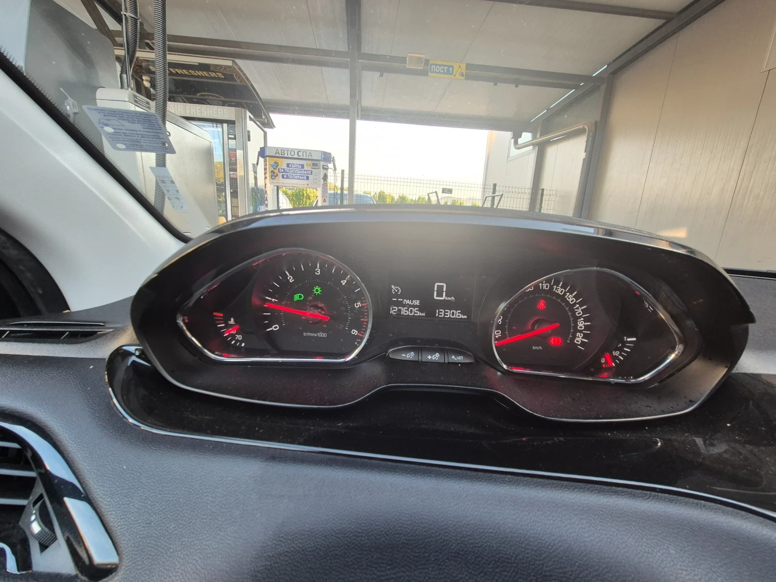 Peugeot 208, снимка 3 - Автомобили и джипове - 54580469