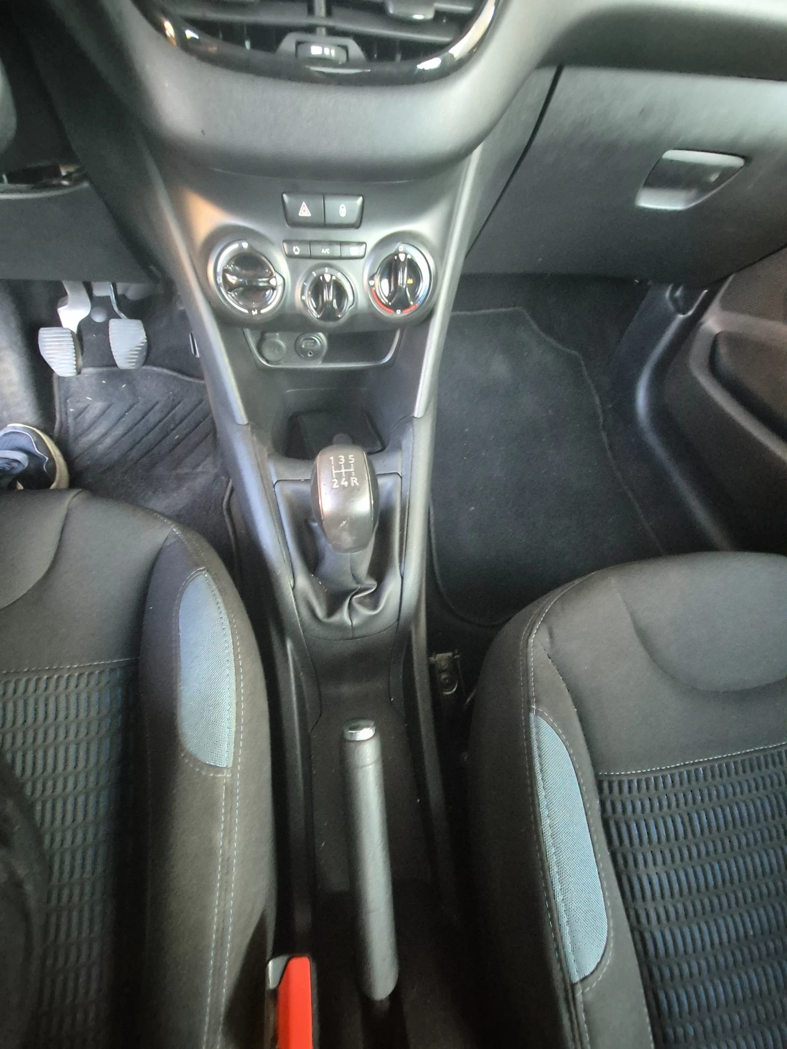 Peugeot 208, снимка 7 - Автомобили и джипове - 54580469
