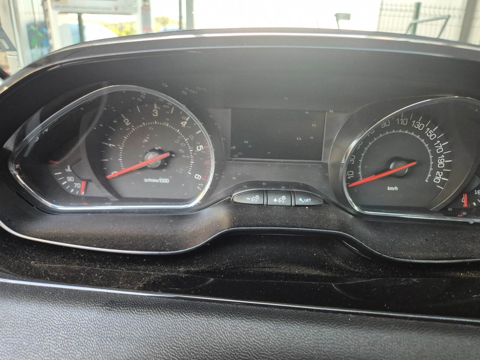 Peugeot 208, снимка 15 - Автомобили и джипове - 54580469