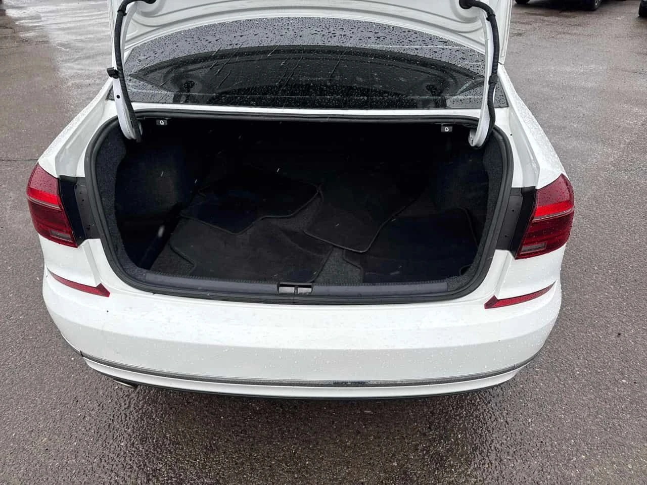 VW Passat * Comfortline * АВТОКРЕДИТ БЕЗ ПЪРВОНАЧАЛНА ВНОСКА, снимка 11 - Автомобили и джипове - 54669002