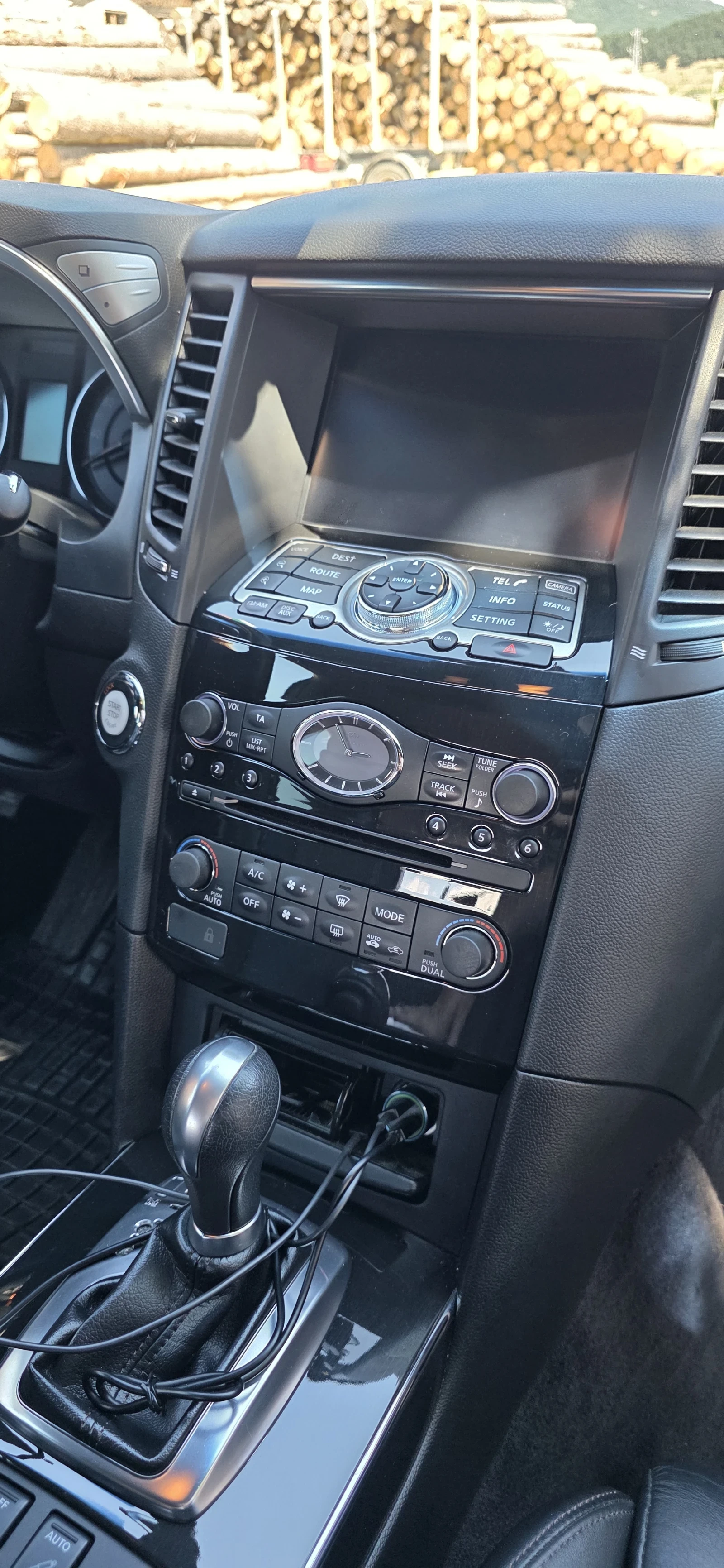 Infiniti QX70 S 5.0, снимка 13 - Автомобили и джипове - 55162925