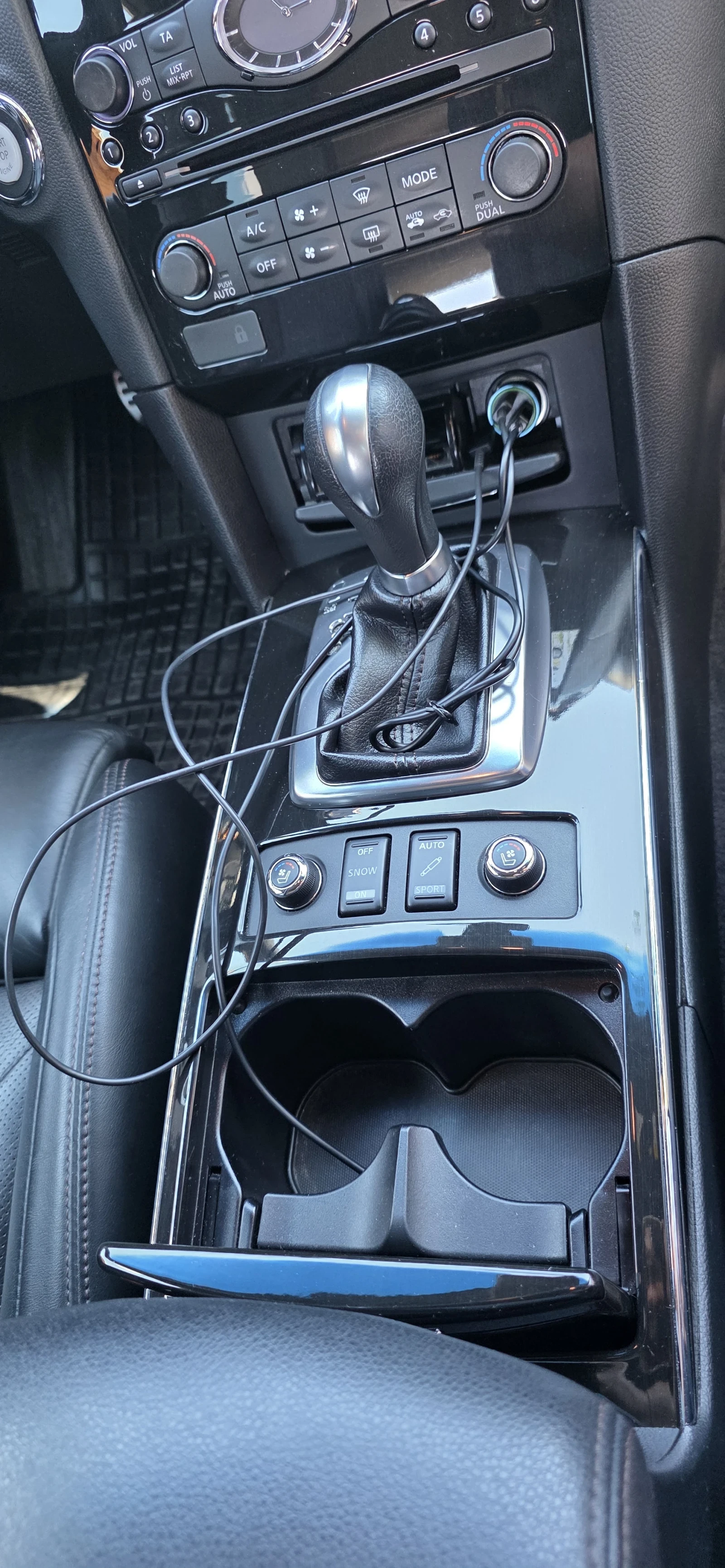 Infiniti QX70 S 5.0, снимка 15 - Автомобили и джипове - 55162925