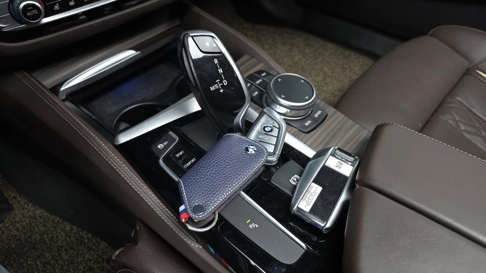 BMW 530 ЛЮК* HUD* ПОДГРЕВ ВОЛАН* ЕЛ. БАГАЖНИК* КРАЙНА ЦЕНА, снимка 9 - Автомобили и джипове - 55344738