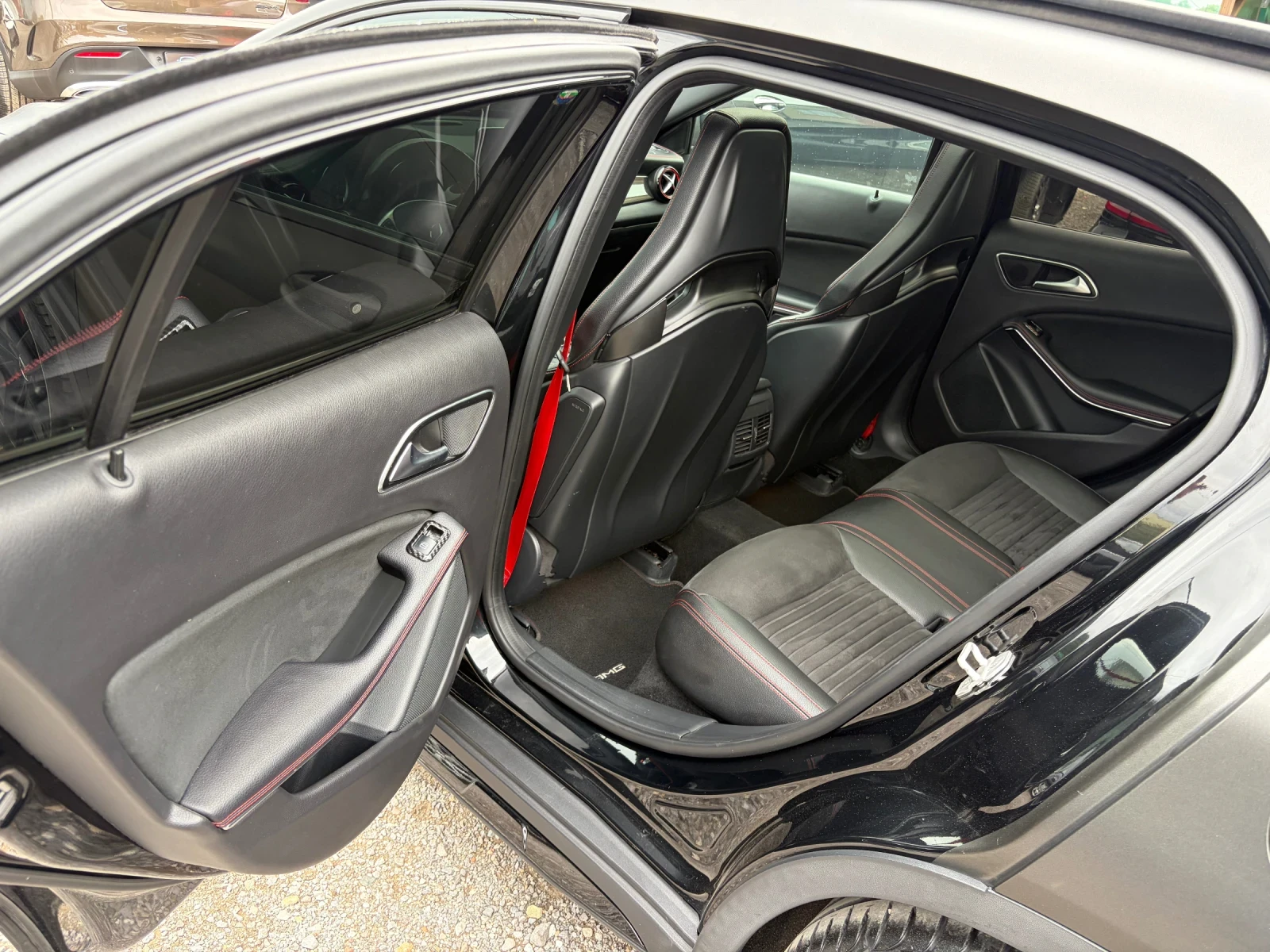 Mercedes-Benz CLA 45 AMG, снимка 13 - Автомобили и джипове - 55411337