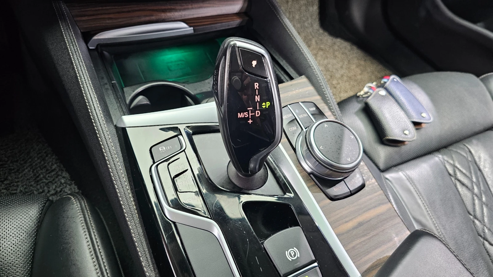 BMW 530 530i Luxury Plus | HUD | Adaptive Cruise | Memory, снимка 8 - Автомобили и джипове - 55563190