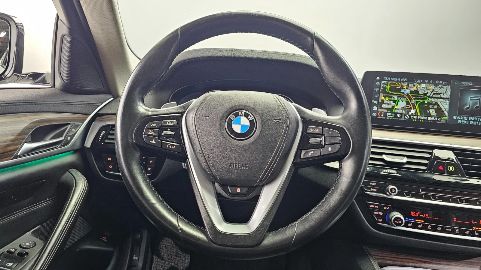 BMW 530 530i Luxury Plus | HUD | Adaptive Cruise | Memory, снимка 12 - Автомобили и джипове - 55563190