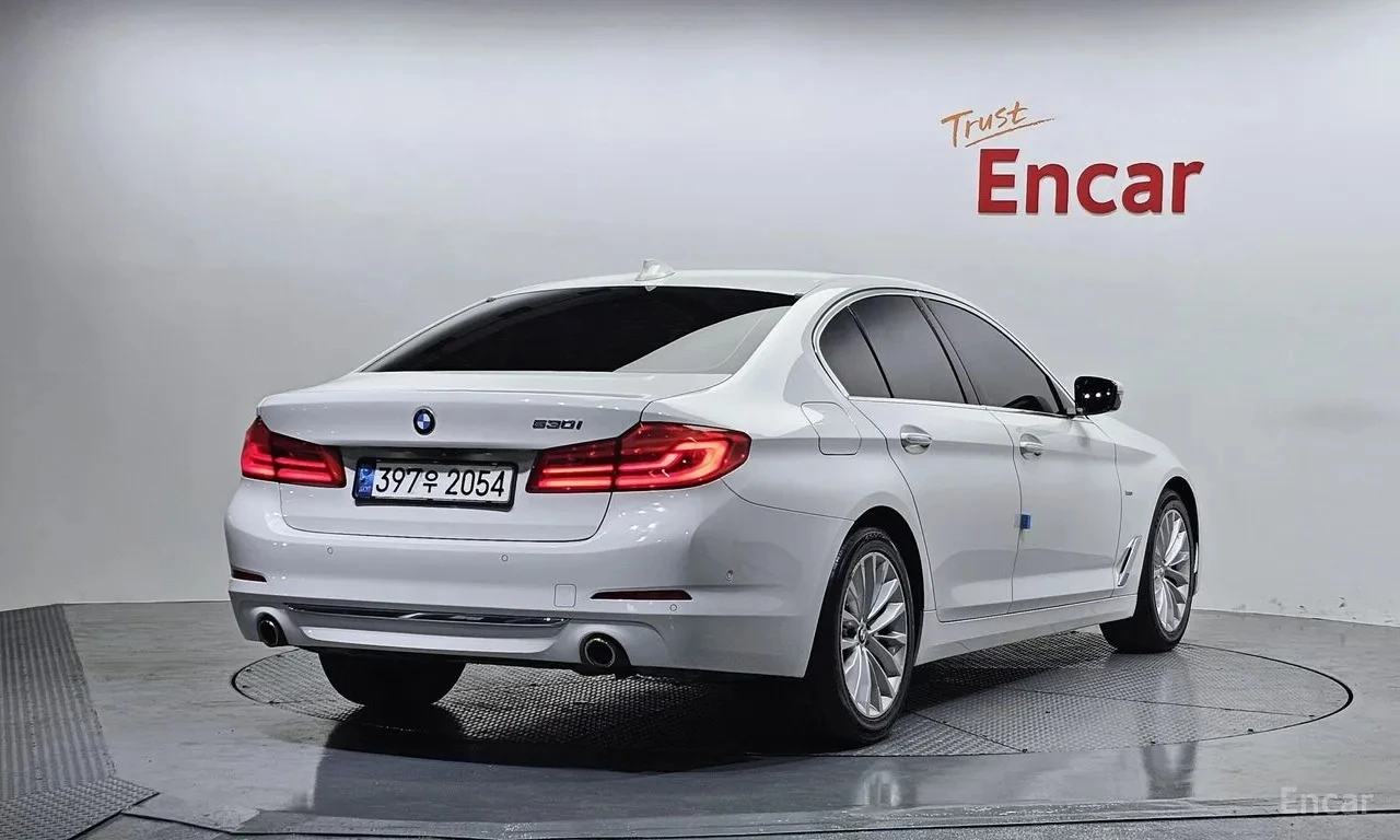 BMW 530 530i Luxury Plus | HUD | Adaptive Cruise | Memory, снимка 2 - Автомобили и джипове - 55563190