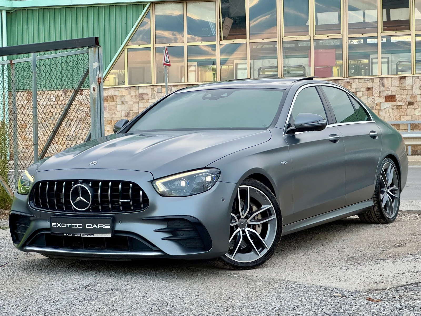 Mercedes-Benz E 53 AMG 4 Matic+ !, снимка 3 - Автомобили и джипове - 56198757