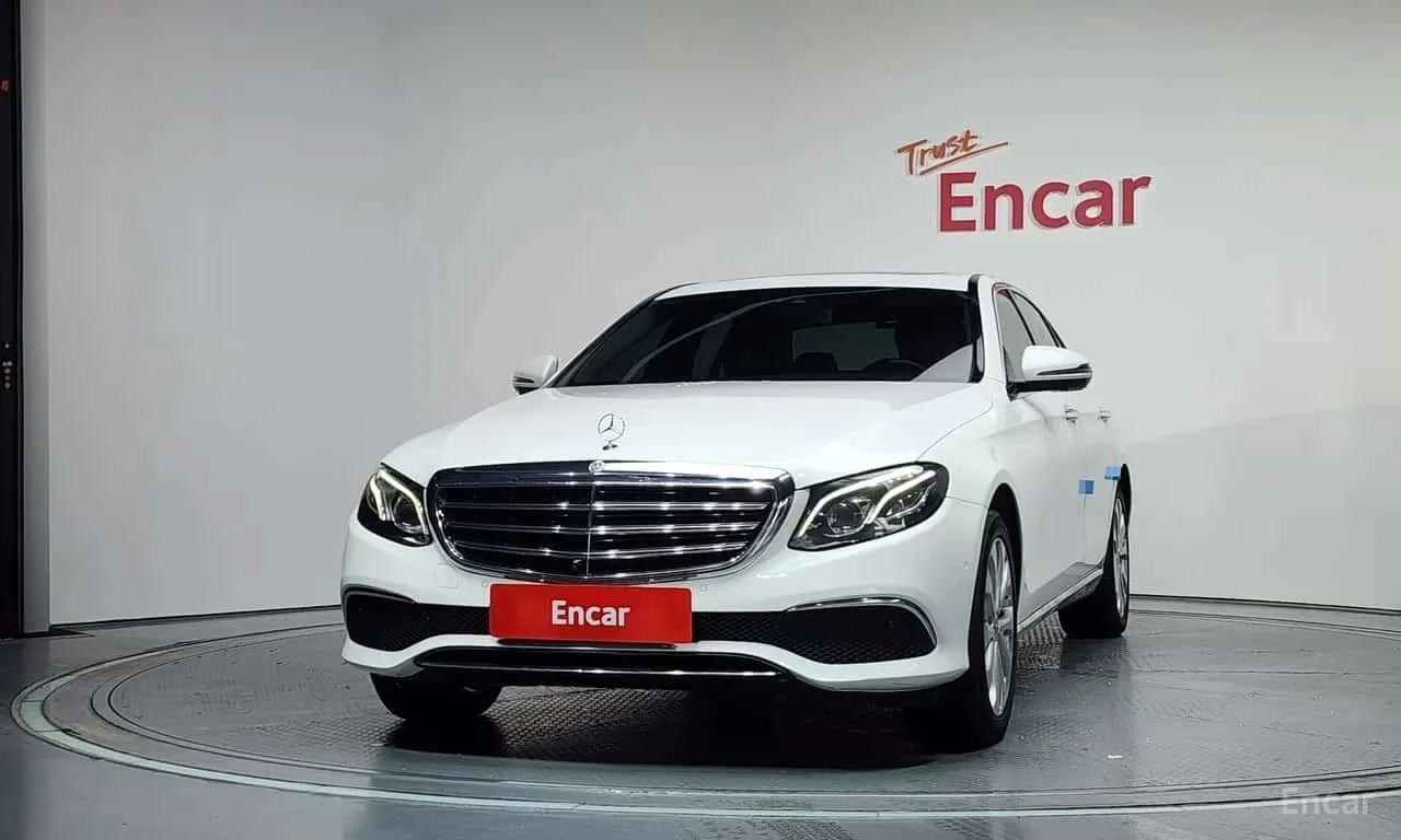 Mercedes-Benz E 300 4MATIC Exclusive | АВТОФИНАНСИРАНЕ, снимка 3 - Автомобили и джипове - 56319089