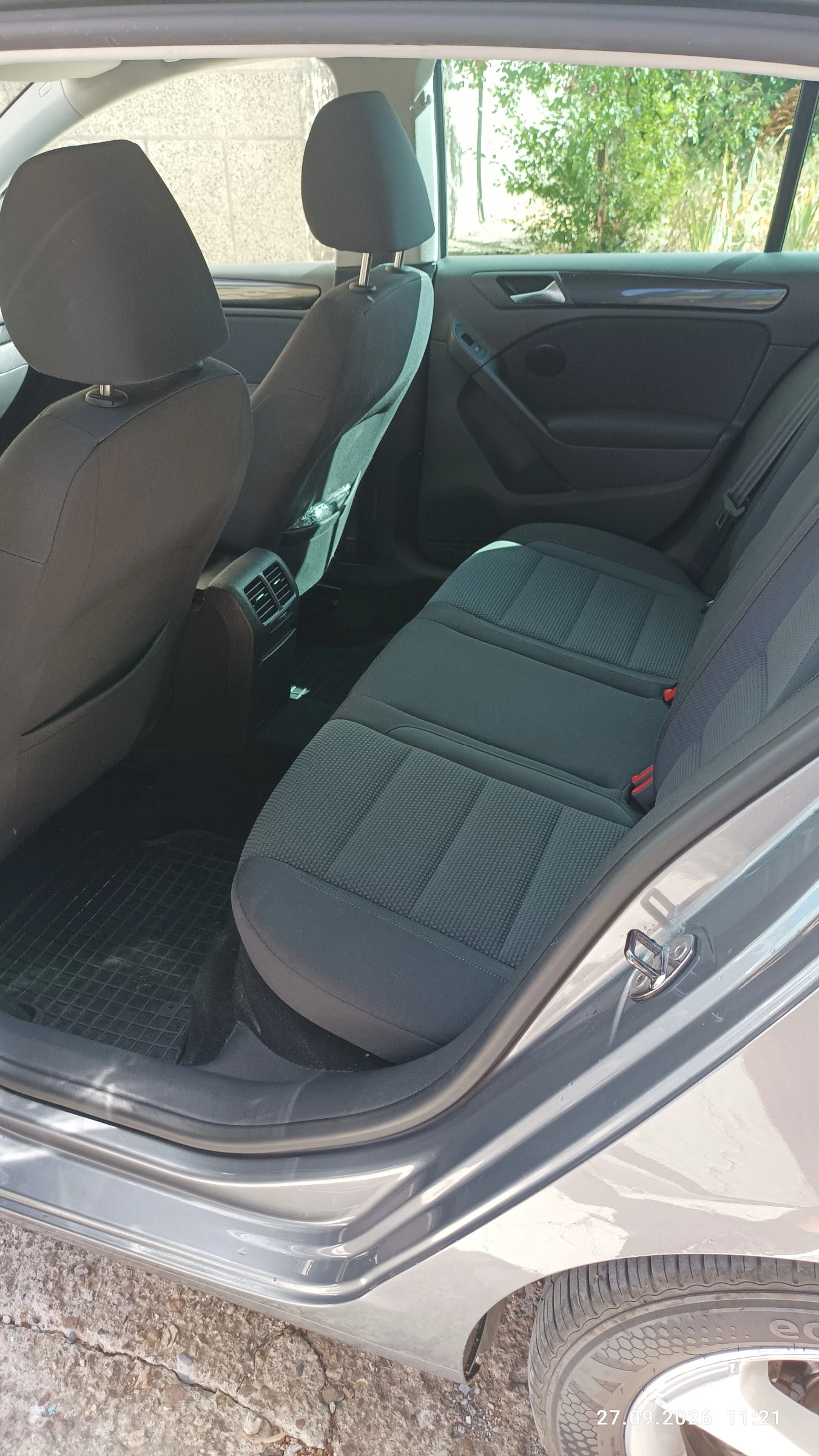 VW Golf 1.6 TDI, снимка 10 - Автомобили и джипове - 56321511