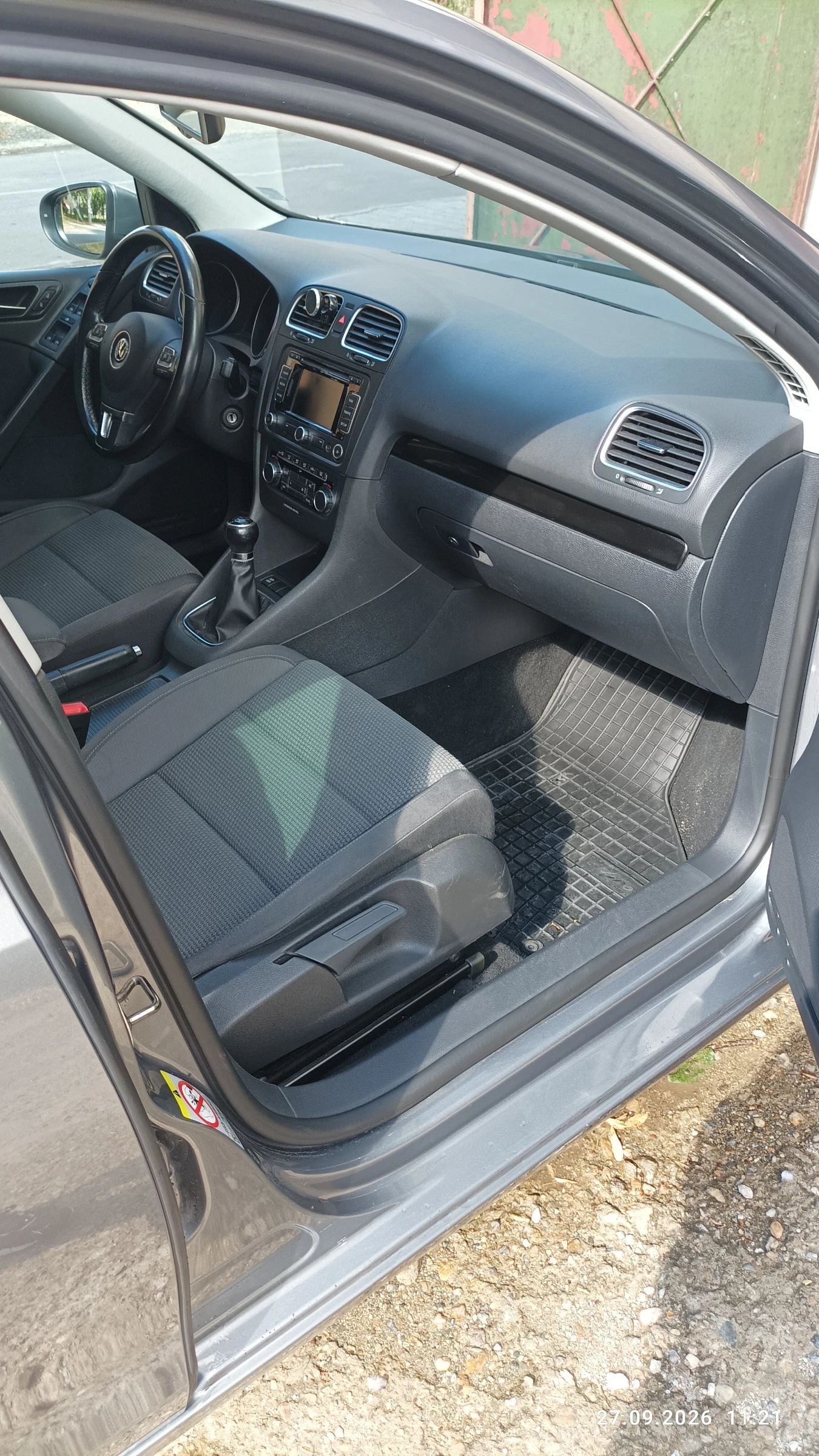 VW Golf 1.6 TDI, снимка 12 - Автомобили и джипове - 56321511