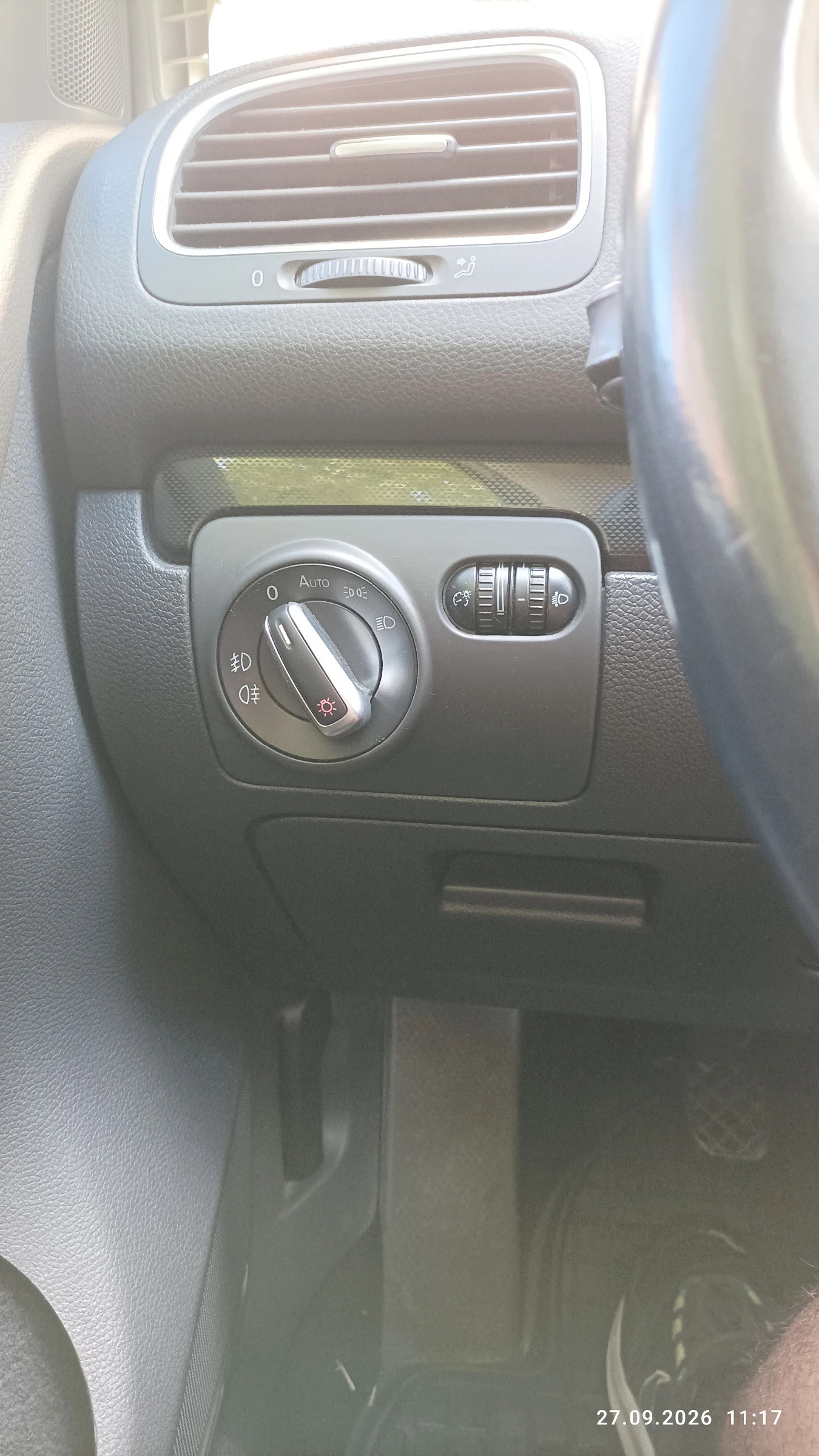 VW Golf 1.6 TDI, снимка 7 - Автомобили и джипове - 56321511