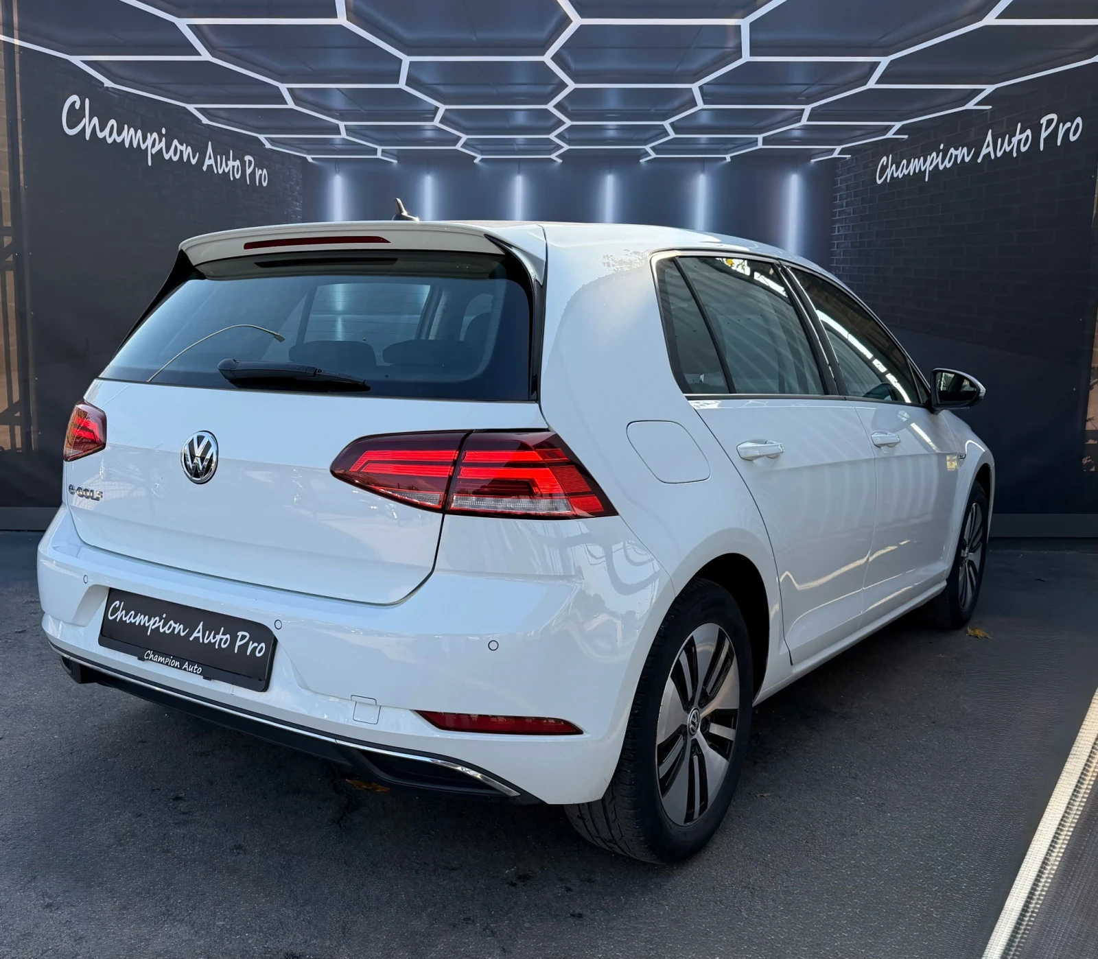 VW Golf E-Golf, снимка 6 - Автомобили и джипове - 56590653