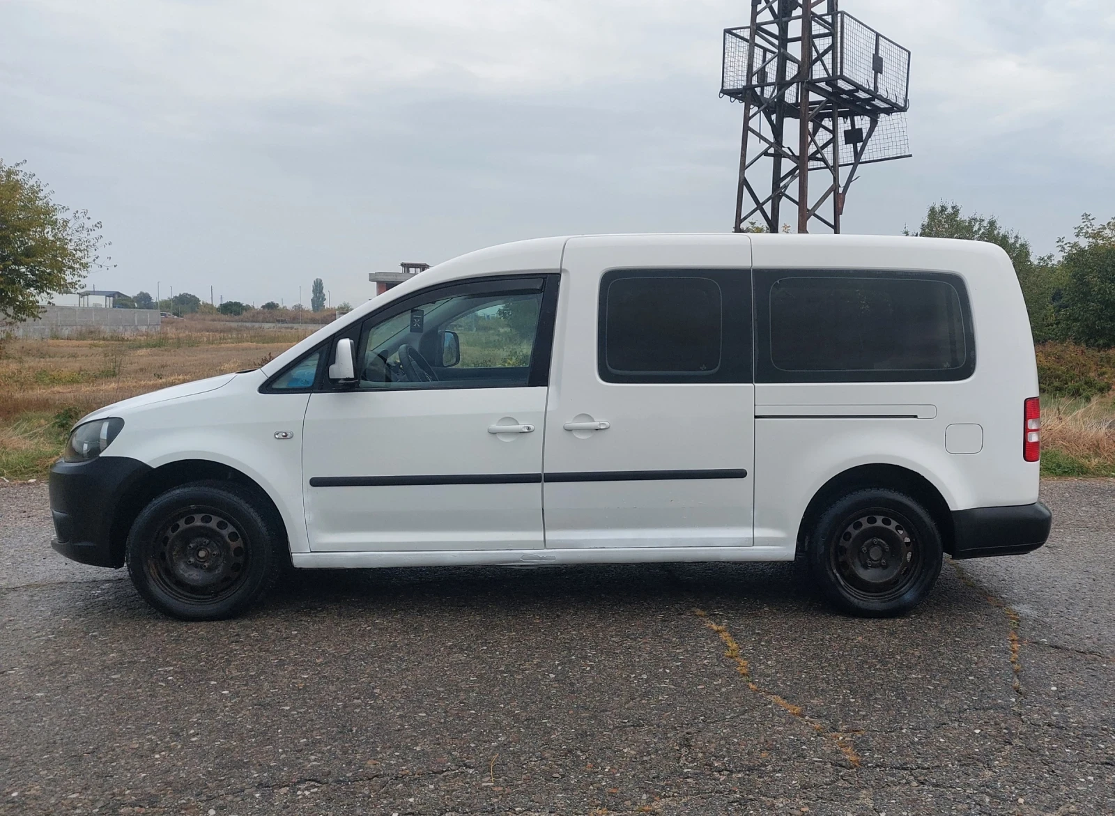 VW Caddy (Дълга база / Maxi) с фабричен метан, снимка 2 - Автомобили и джипове - 56605054