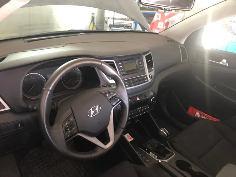 Hyundai Tucson 1.7crdi, снимка 4 - Автомобили и джипове - 25633829