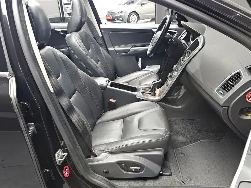 Volvo XC60, снимка 10 - Автомобили и джипове - 56688123