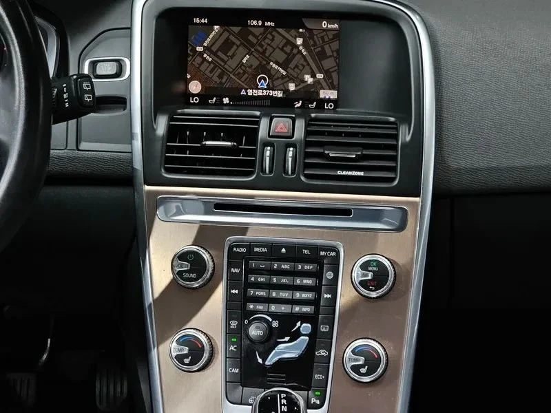 Volvo XC60, снимка 13 - Автомобили и джипове - 56688123