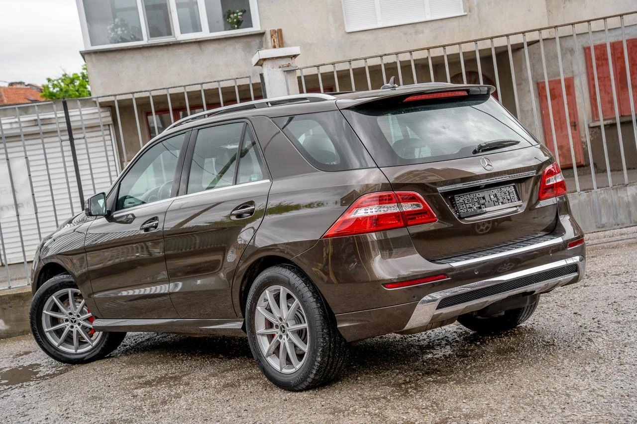 Mercedes-Benz ML 350 BlueTEC-AMG-DESIGNO-EDITION1-PANO-DISTR-ОБДУХ-FULL, снимка 5 - Автомобили и джипове - 55123442