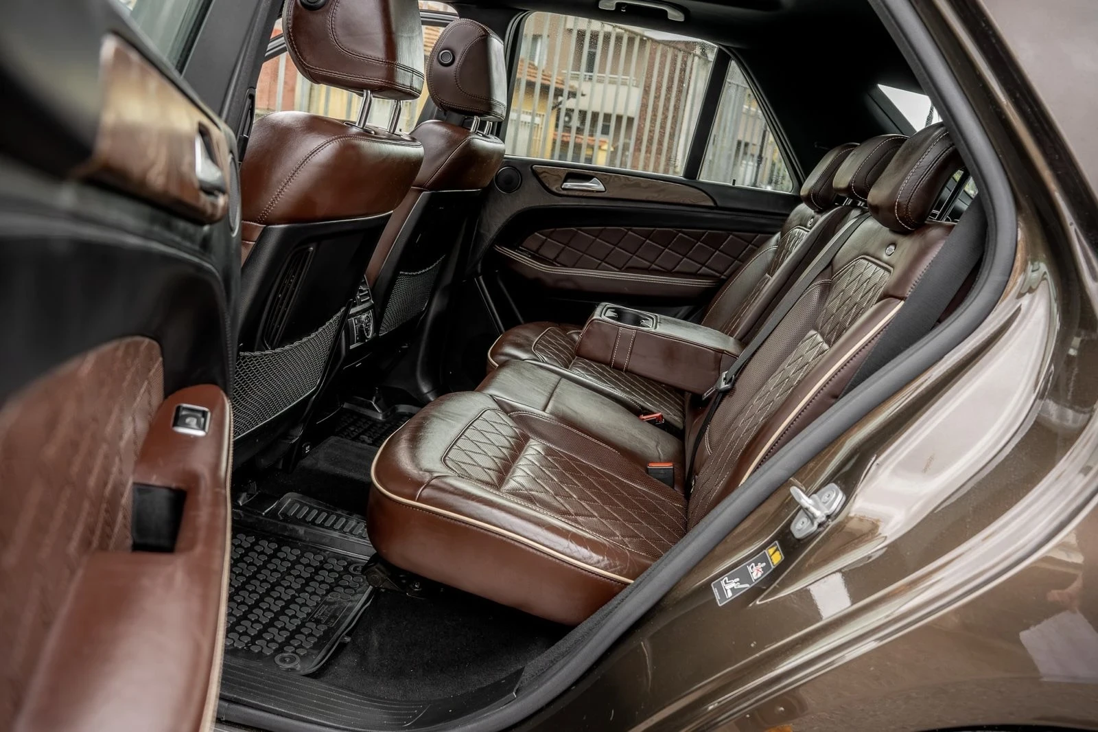 Mercedes-Benz ML 350 BlueTEC-AMG-DESIGNO-EDITION1-PANO-DISTR-ОБДУХ-FULL, снимка 17 - Автомобили и джипове - 55123442