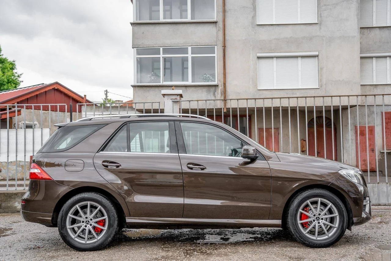 Mercedes-Benz ML 350 BlueTEC-AMG-DESIGNO-EDITION1-PANO-DISTR-ОБДУХ-FULL, снимка 7 - Автомобили и джипове - 55123442