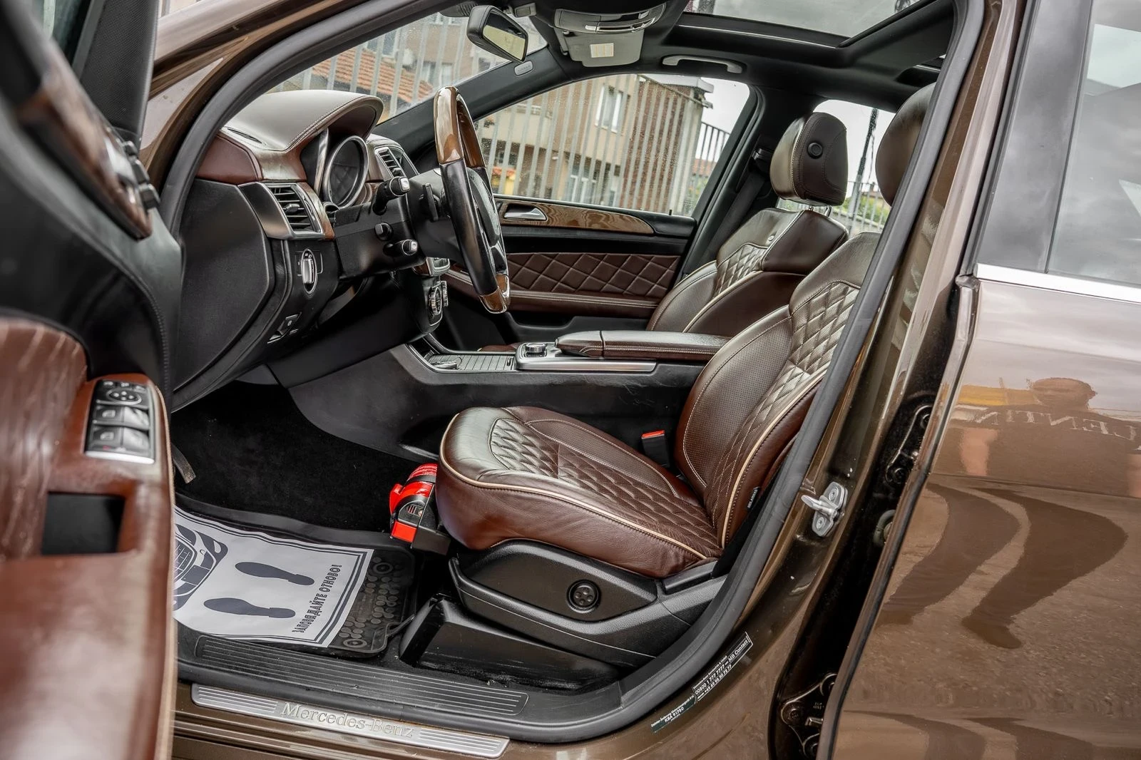 Mercedes-Benz ML 350 BlueTEC-AMG-DESIGNO-EDITION1-PANO-DISTR-ОБДУХ-FULL, снимка 14 - Автомобили и джипове - 55123442