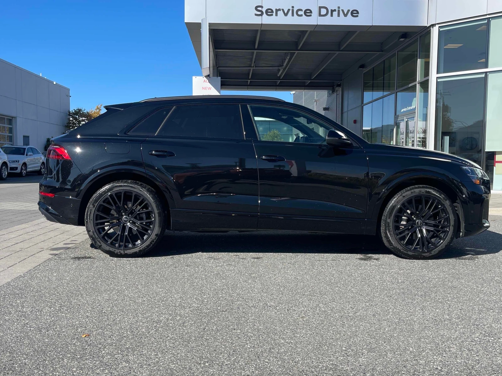 Audi Q8 * Technik * CARFAX * ОПЦИЯ ЗА ФИНАНСИРАНЕ, снимка 3 - Автомобили и джипове - 56116557