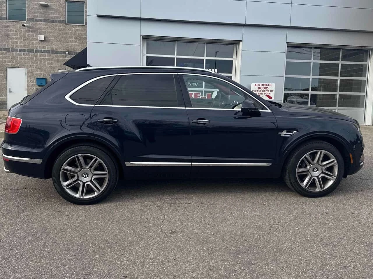 Bentley Bentayga * AWD * CARFAX * ���� �� �� | Mobile.bg � ����������� 3