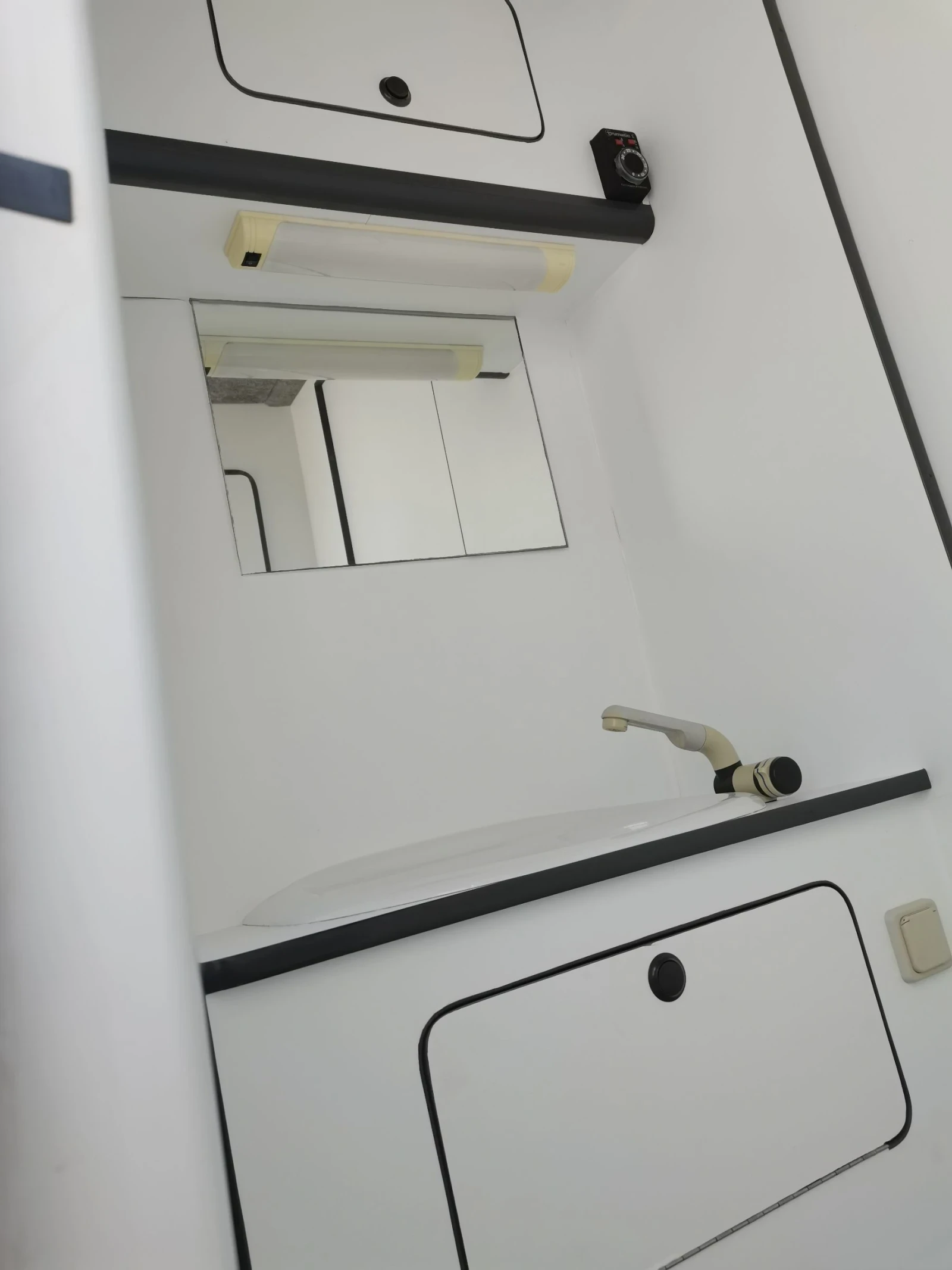 Кемпер Mercedes-Benz С принтер 211 сди, снимка 3 - Каравани и кемпери - 54237455