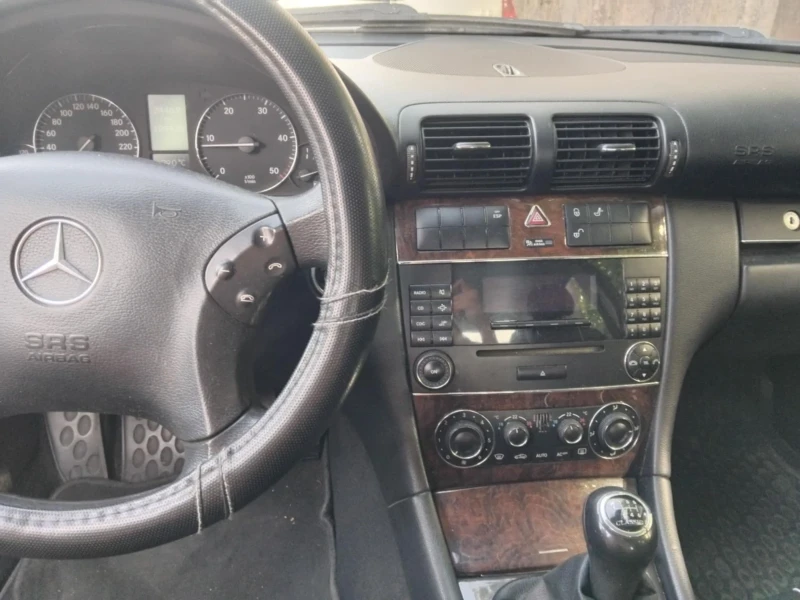 Mercedes-Benz C 200, снимка 5 - Автомобили и джипове - 52651851