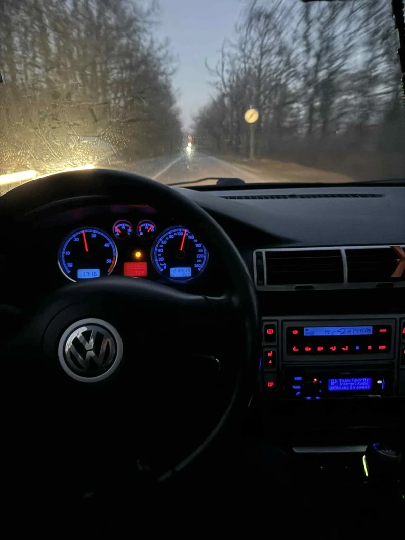 VW Passat, снимка 9 - Автомобили и джипове - 53141805