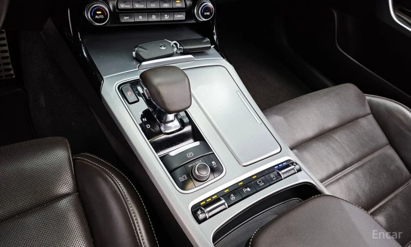 Kia Stinger, снимка 9 - Автомобили и джипове - 53380749