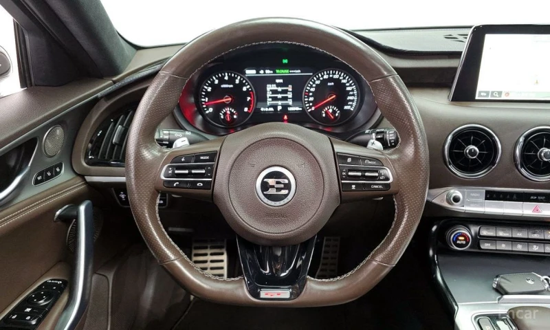 Kia Stinger, снимка 13 - Автомобили и джипове - 53380749