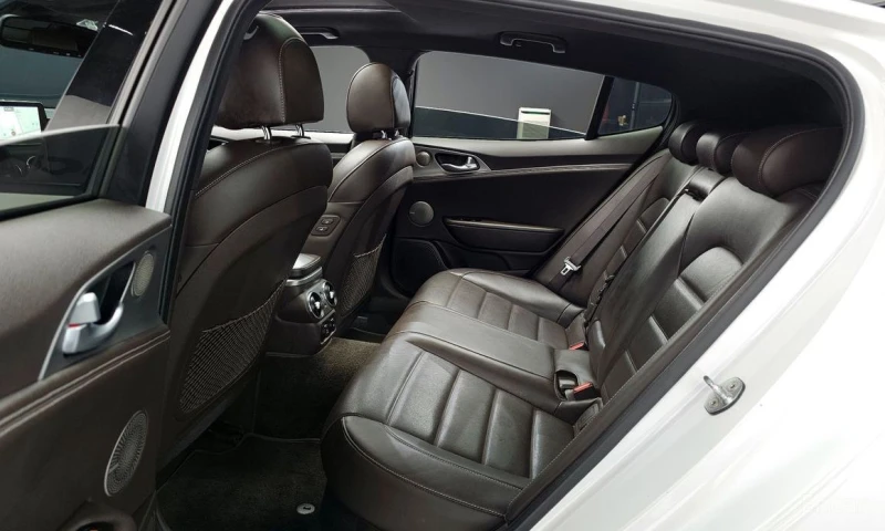 Kia Stinger, снимка 12 - Автомобили и джипове - 53380749