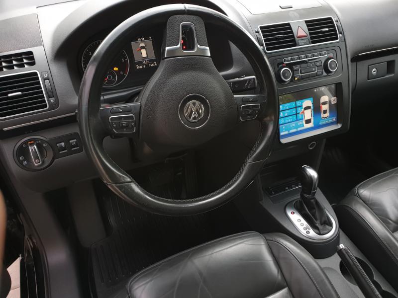 VW Touran, снимка 4 - Автомобили и джипове - 46049028