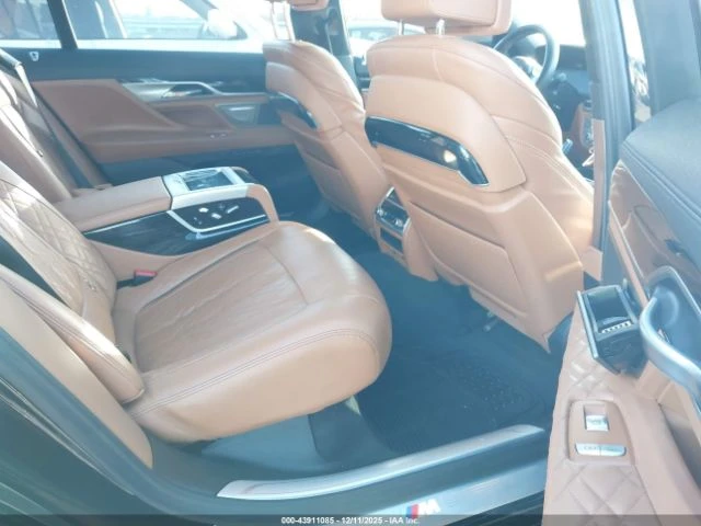 BMW 750 XDRIVE* HARMAN KARDON* LASER* МАСАЖИ* ОБДУХ, снимка 12 - Автомобили и джипове - 53647750