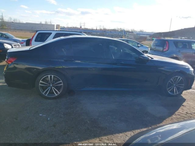 BMW 750 XDRIVE* HARMAN KARDON* LASER* МАСАЖИ* ОБДУХ, снимка 5 - Автомобили и джипове - 53647750