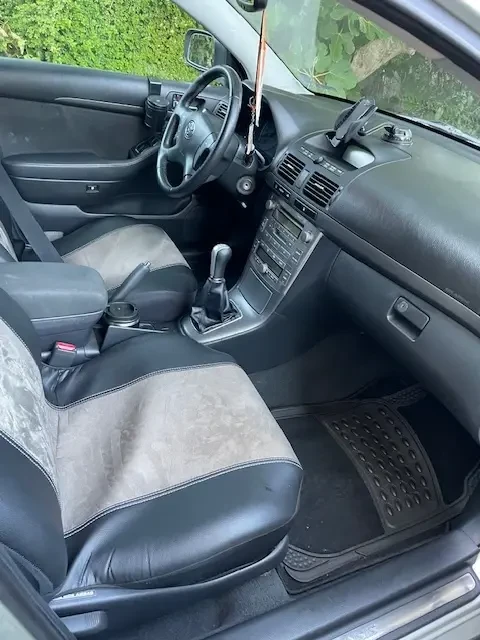 Toyota Avensis D4D - 116 к.с., снимка 9 - Автомобили и джипове - 53743261