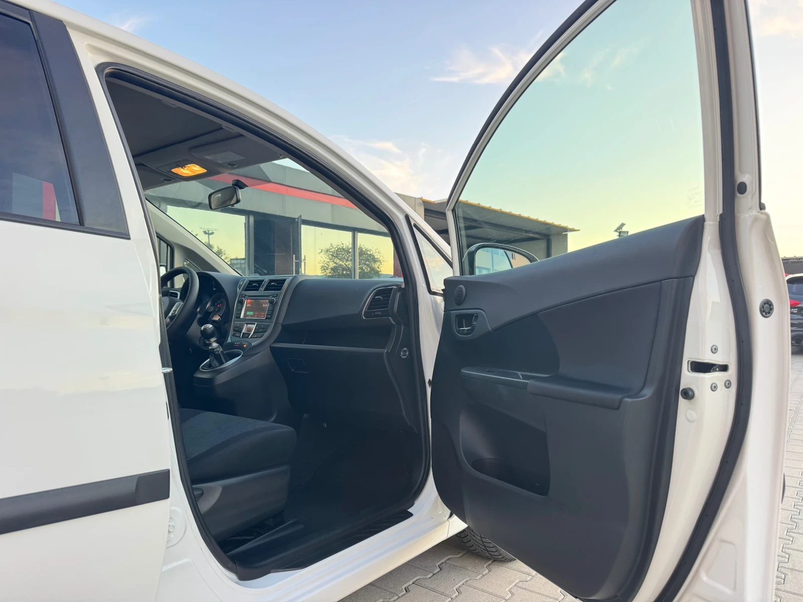 Toyota Verso S 1.4D4D CAMERA NAVI FULL, снимка 14 - Автомобили и джипове - 56124923