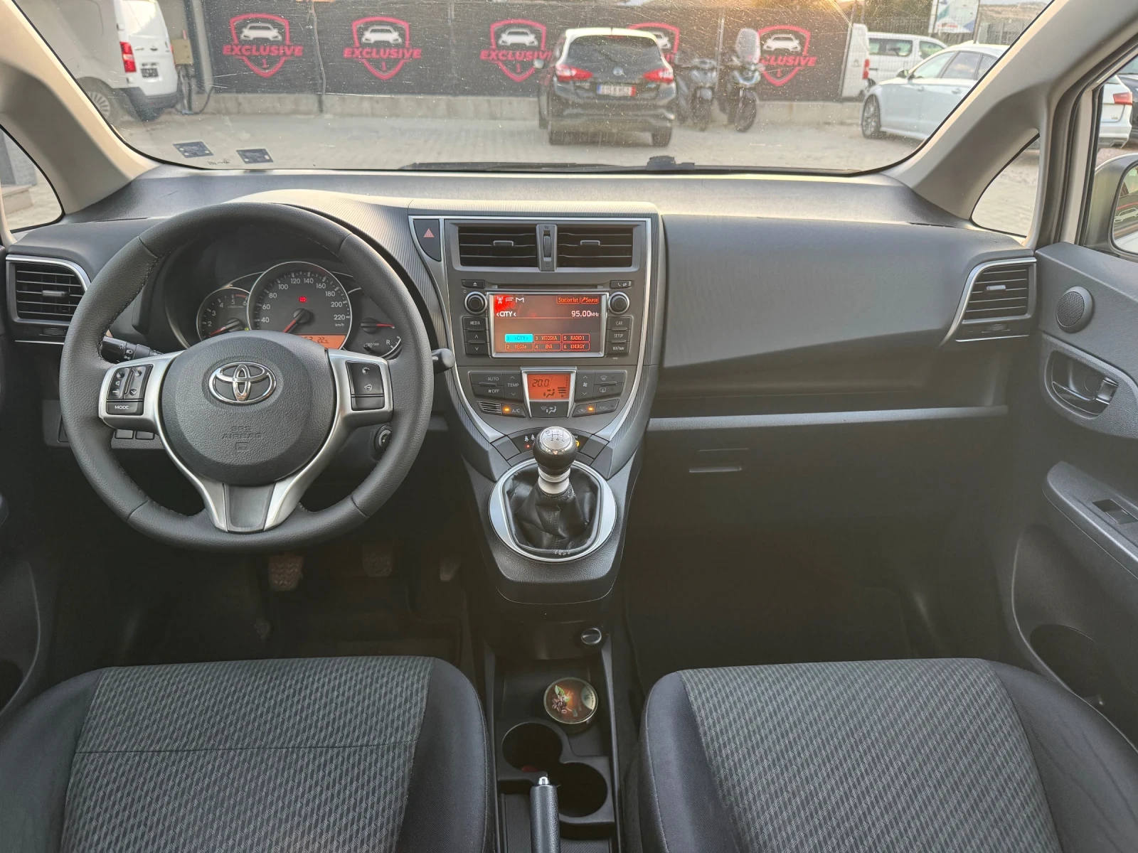 Toyota Verso S 1.4D4D CAMERA NAVI FULL, снимка 12 - Автомобили и джипове - 56124923