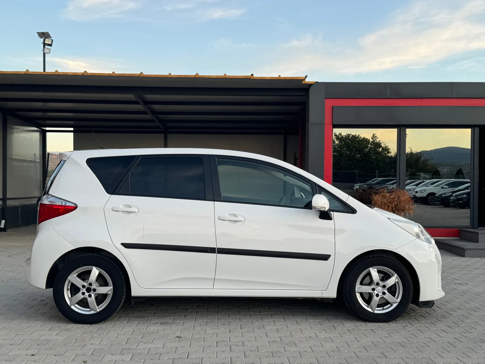 Toyota Verso S 1.4D4D CAMERA NAVI FULL, снимка 6 - Автомобили и джипове - 56124923