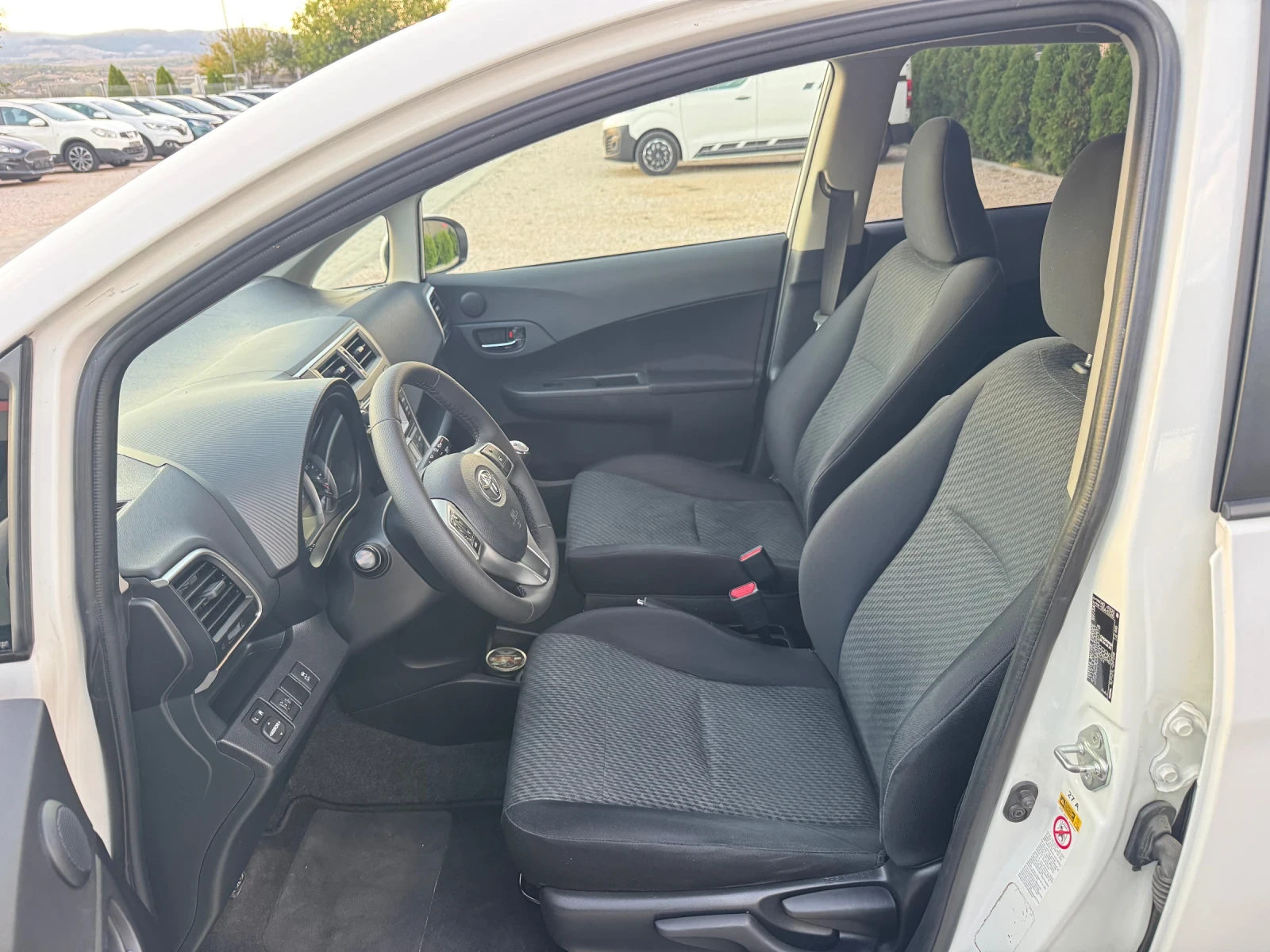 Toyota Verso S 1.4D4D CAMERA NAVI FULL, снимка 10 - Автомобили и джипове - 56124923