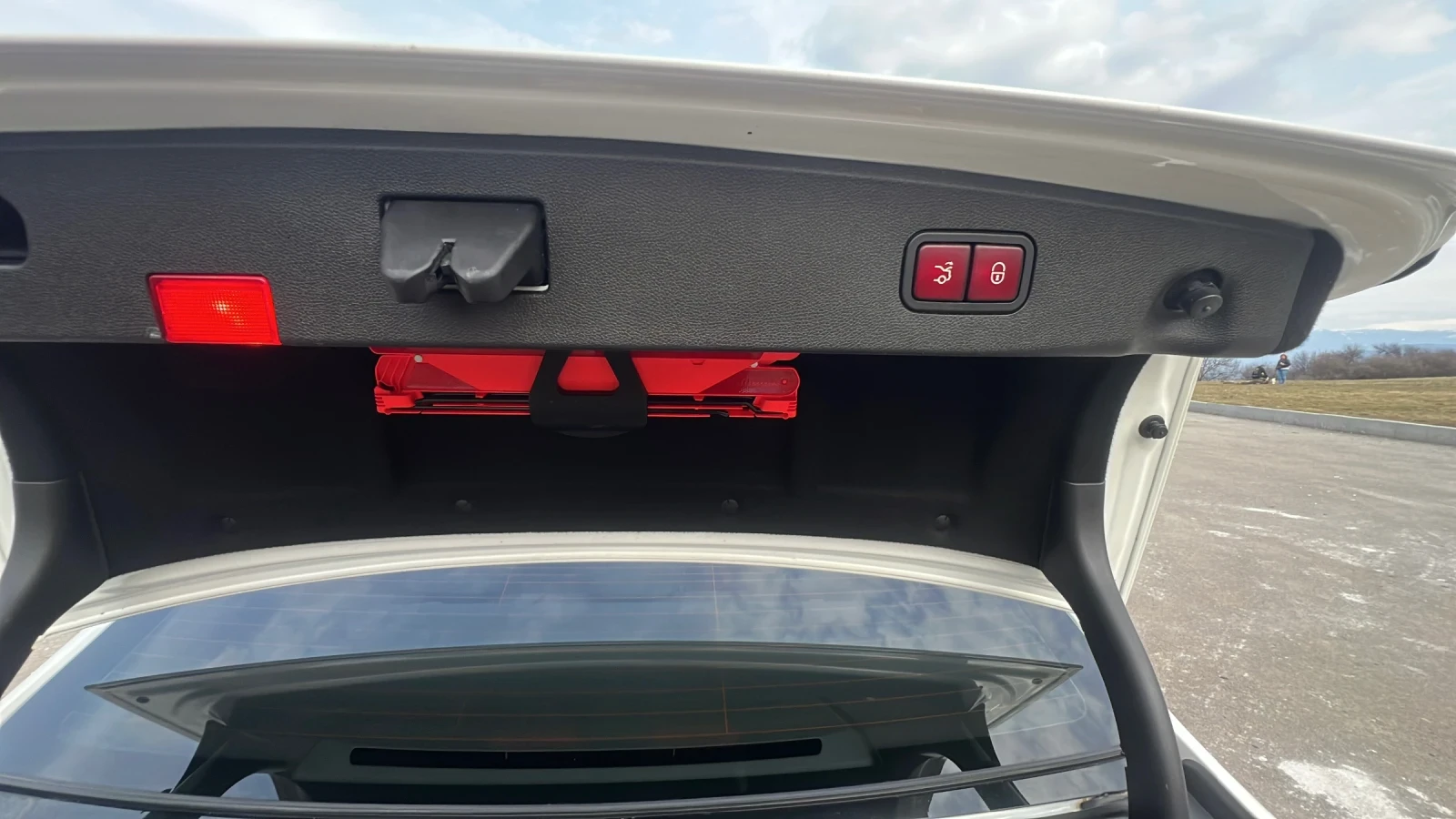 Mercedes-Benz E 300, снимка 15 - Автомобили и джипове - 53799015